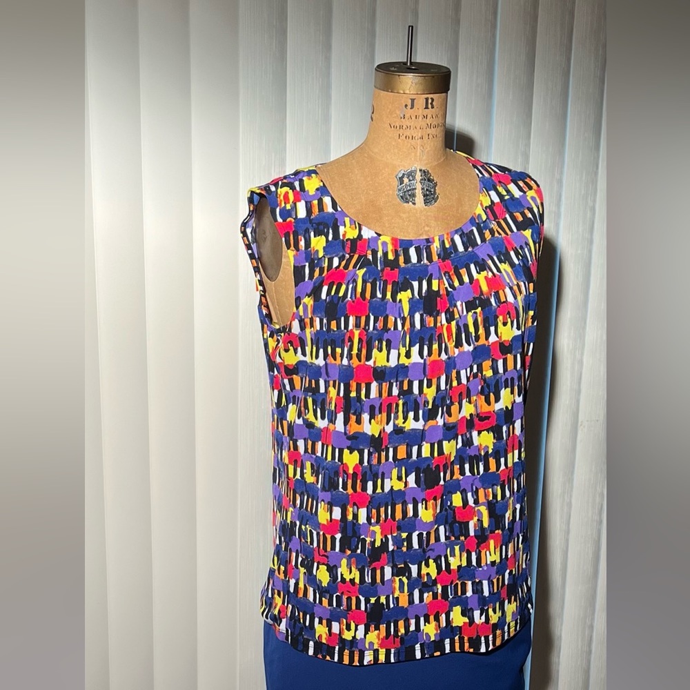A jones studio polyester tank goes great with slacks, a skirt, or under a jacket